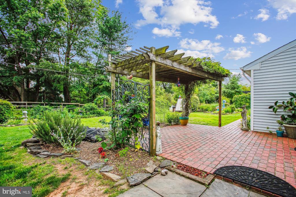 4129 MEADOW HILL LANE