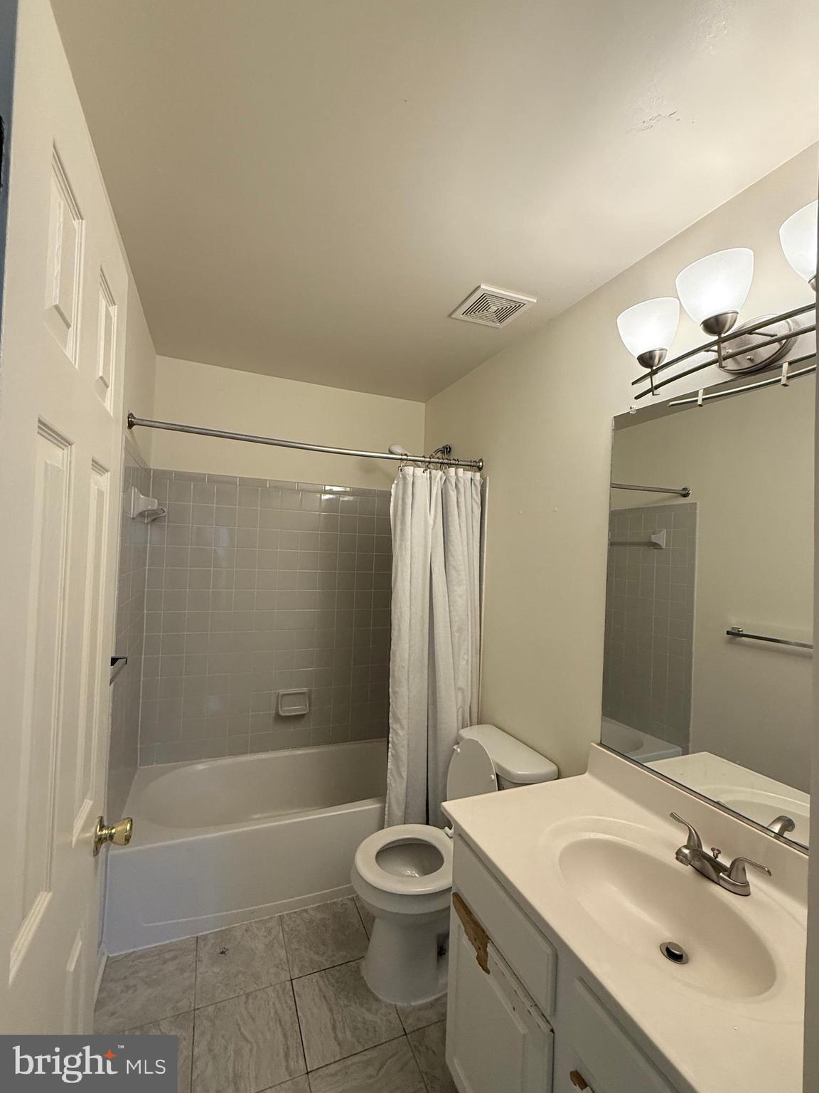 2560 JAMES MADISON CIRCLE