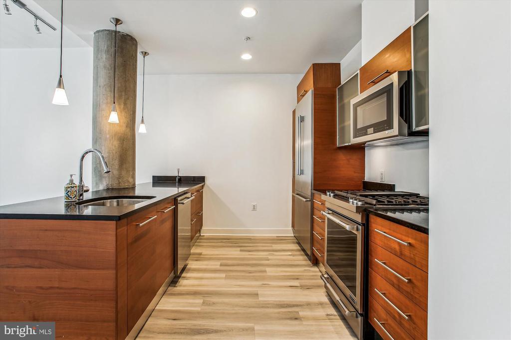 12025 NEW DOMINION PARKWAY 305
