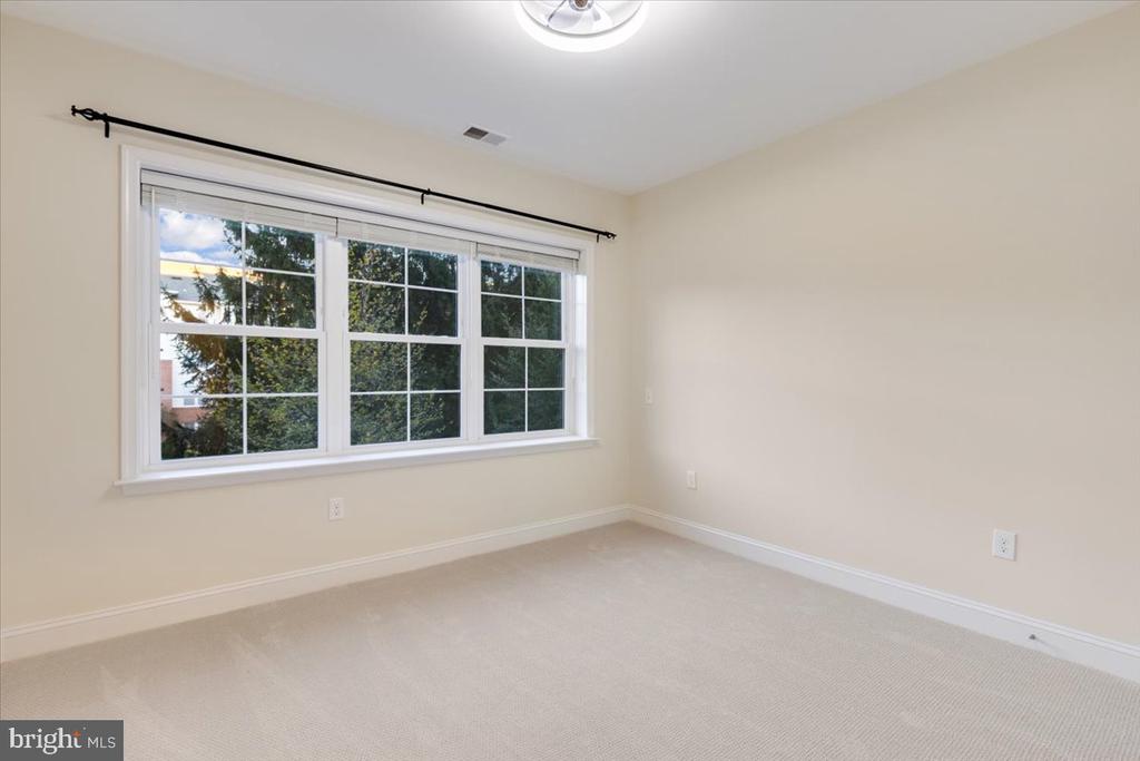 2907 BLEEKER STREET 3-106