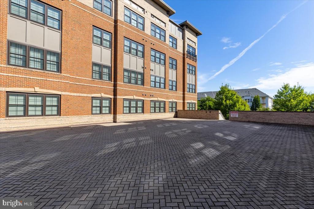 2907 BLEEKER STREET 3-106