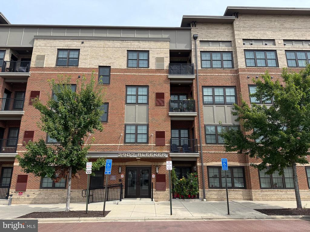 2907 BLEEKER STREET 3-106