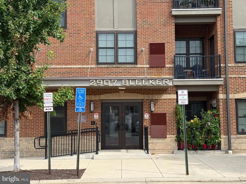 2907 BLEEKER STREET 3-106