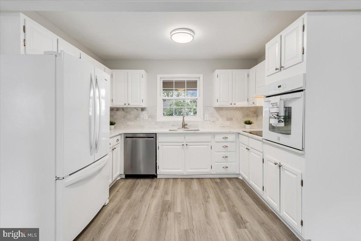 4133 POINT HOLLOW LANE