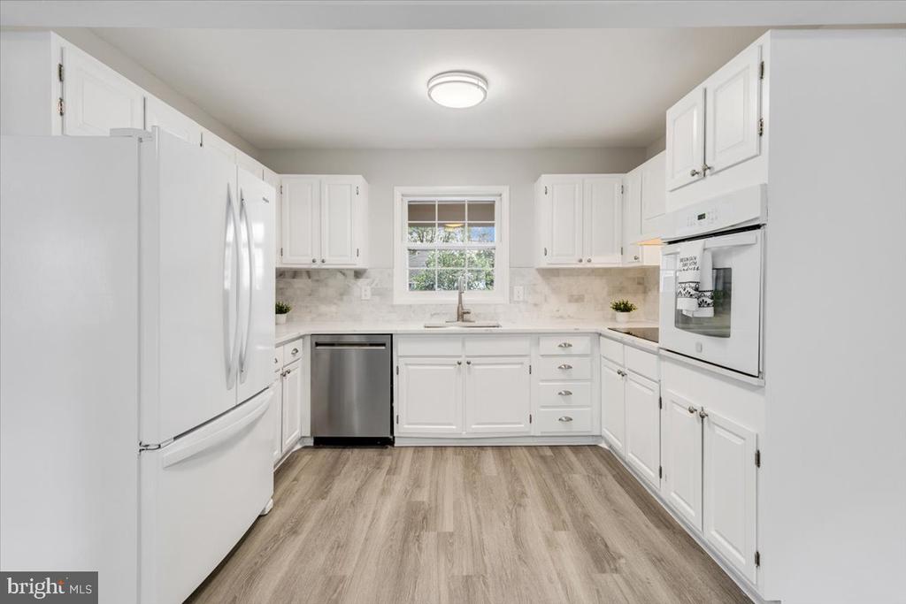 4133 POINT HOLLOW LANE