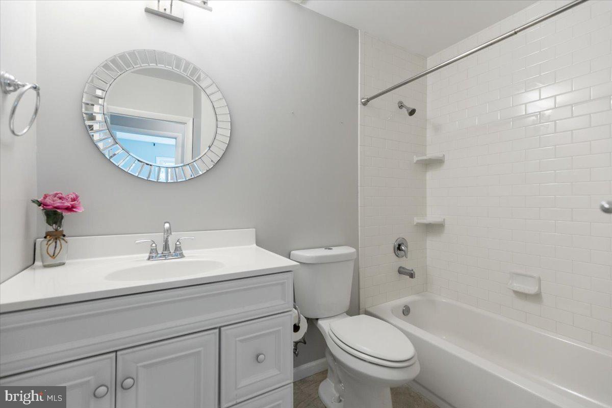 4133 POINT HOLLOW LANE