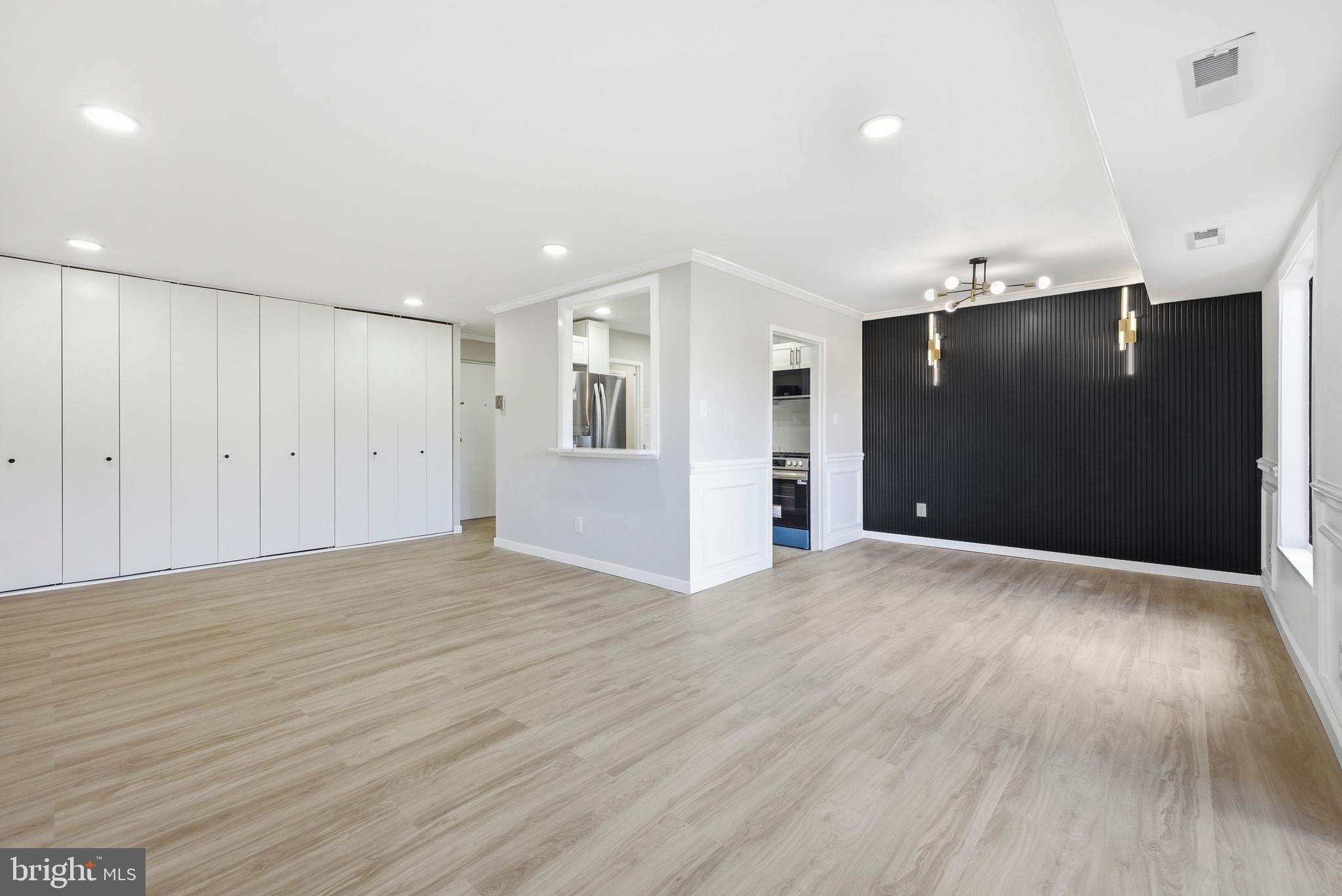 6001 ARLINGTON BOULEVARD 304