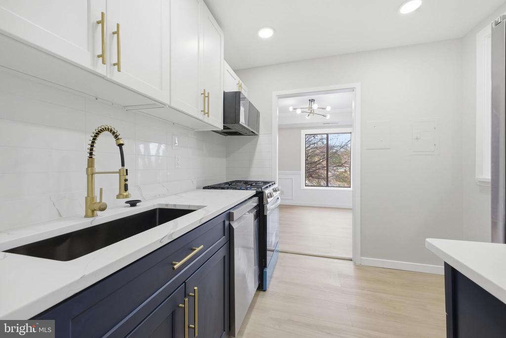 6001 ARLINGTON BOULEVARD 304