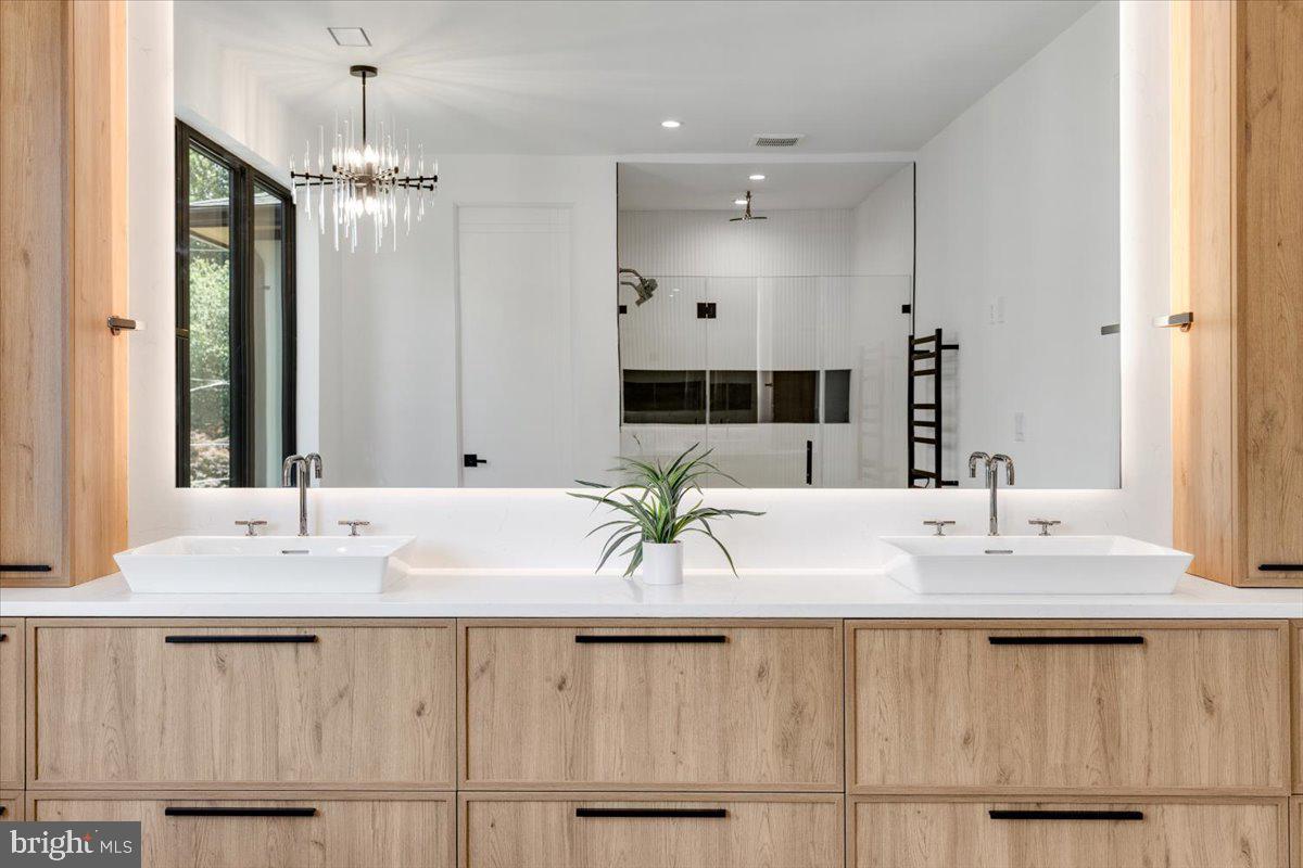 1002 AVERY COURT SW