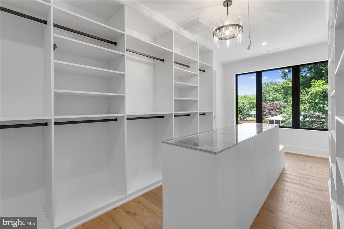 1002 AVERY COURT SW