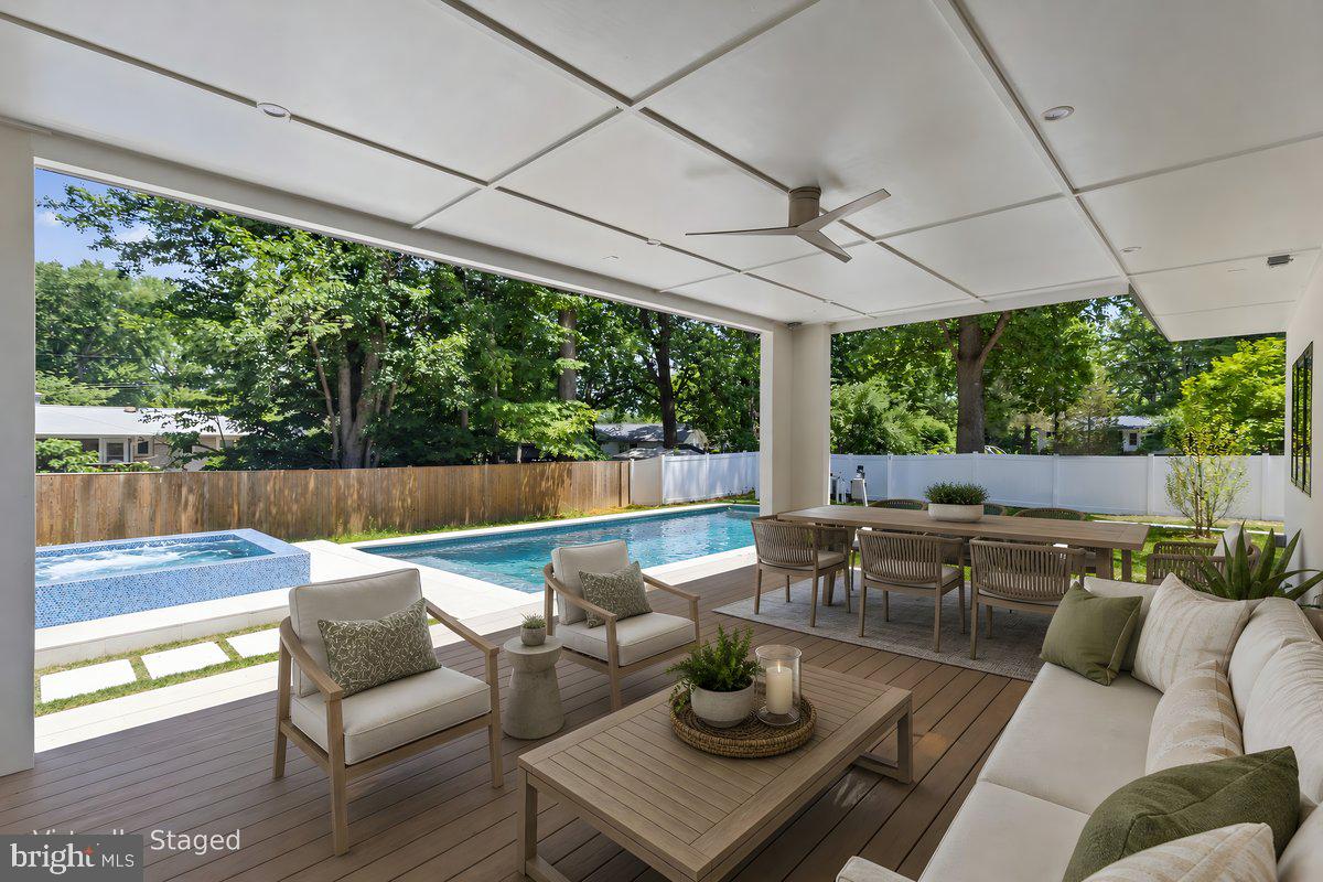 1002 AVERY COURT SW