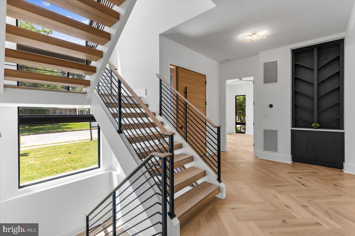 1002 AVERY COURT SW