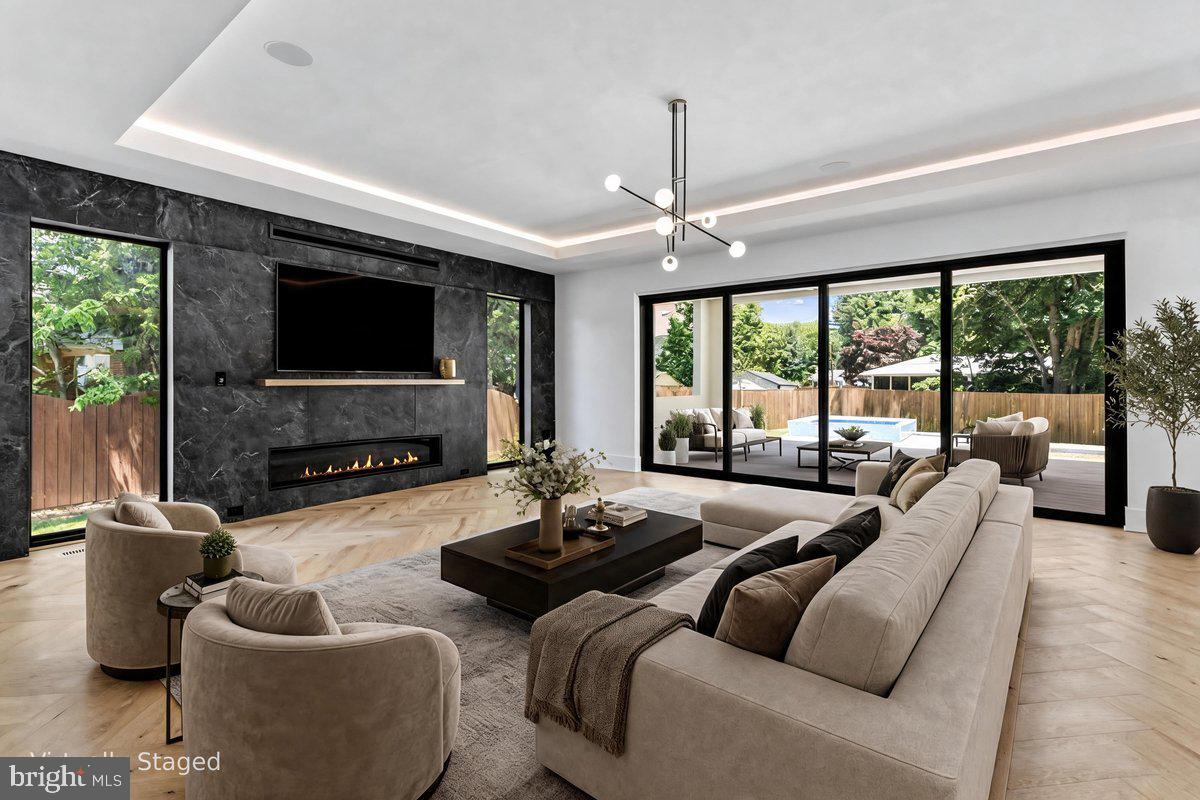 1002 AVERY COURT SW