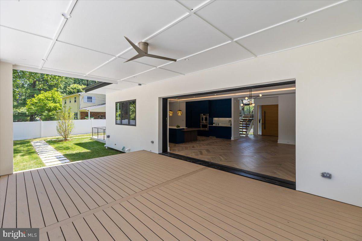 1002 AVERY COURT SW