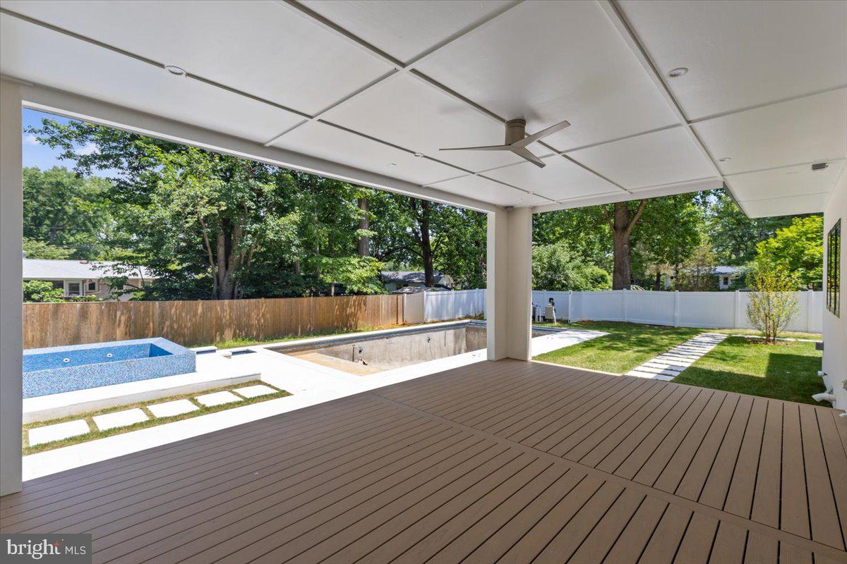 1002 AVERY COURT SW