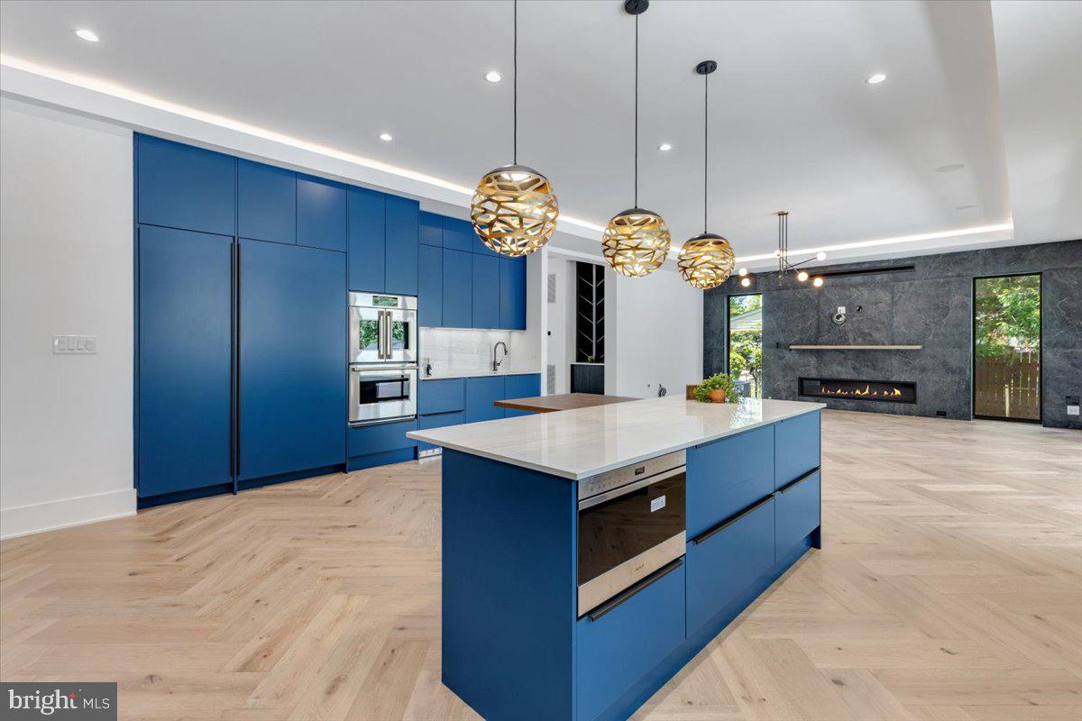 1002 AVERY COURT SW