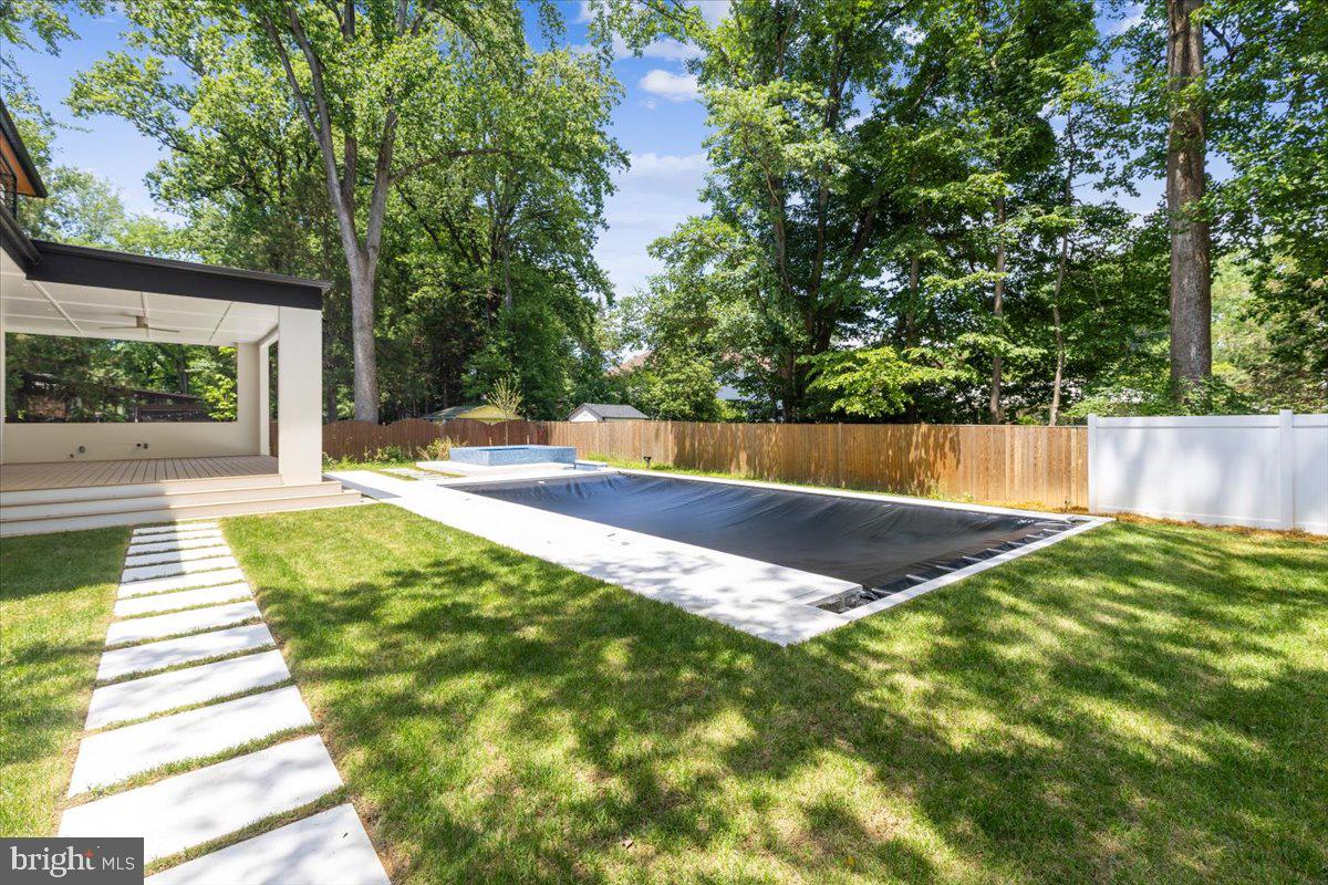 1002 AVERY COURT SW