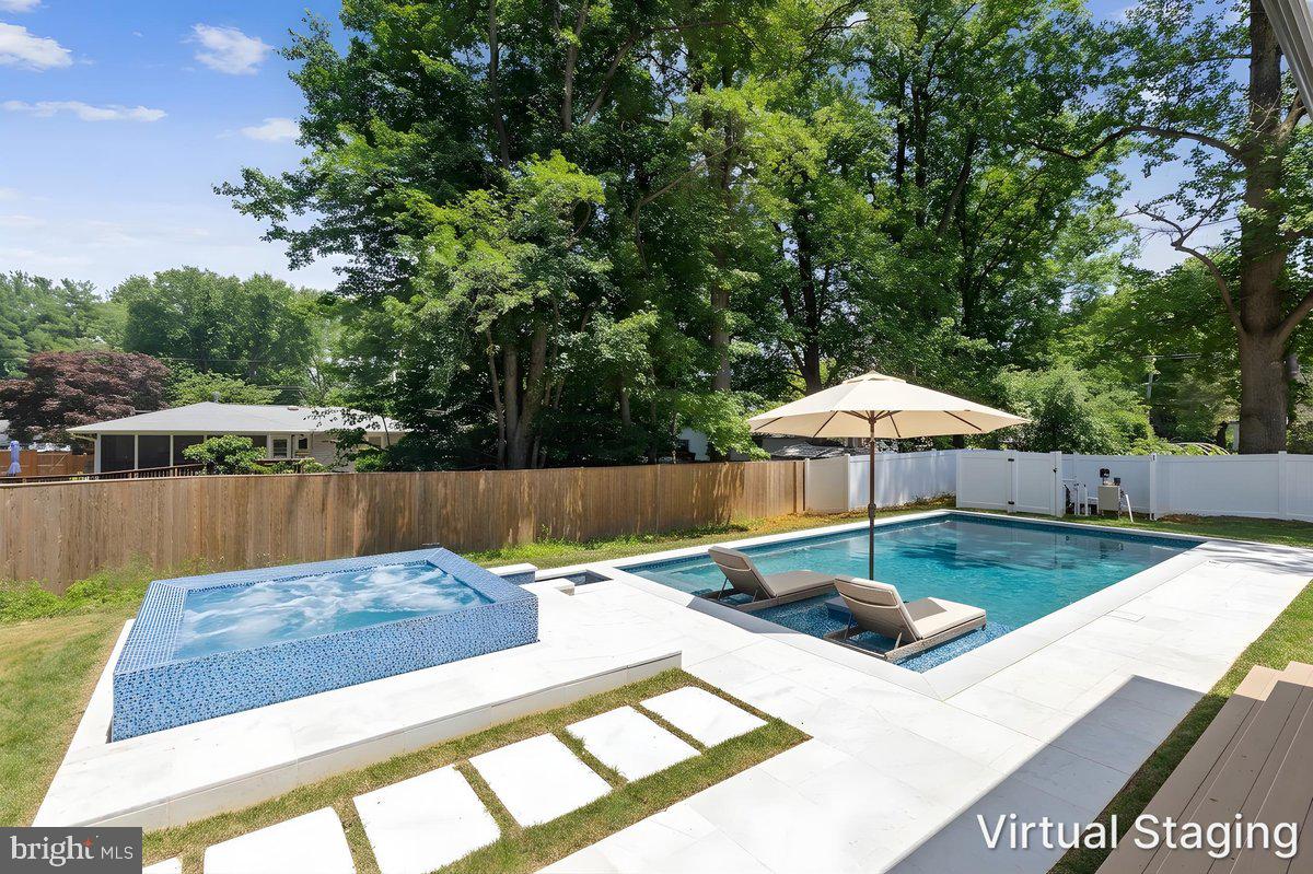 1002 AVERY COURT SW