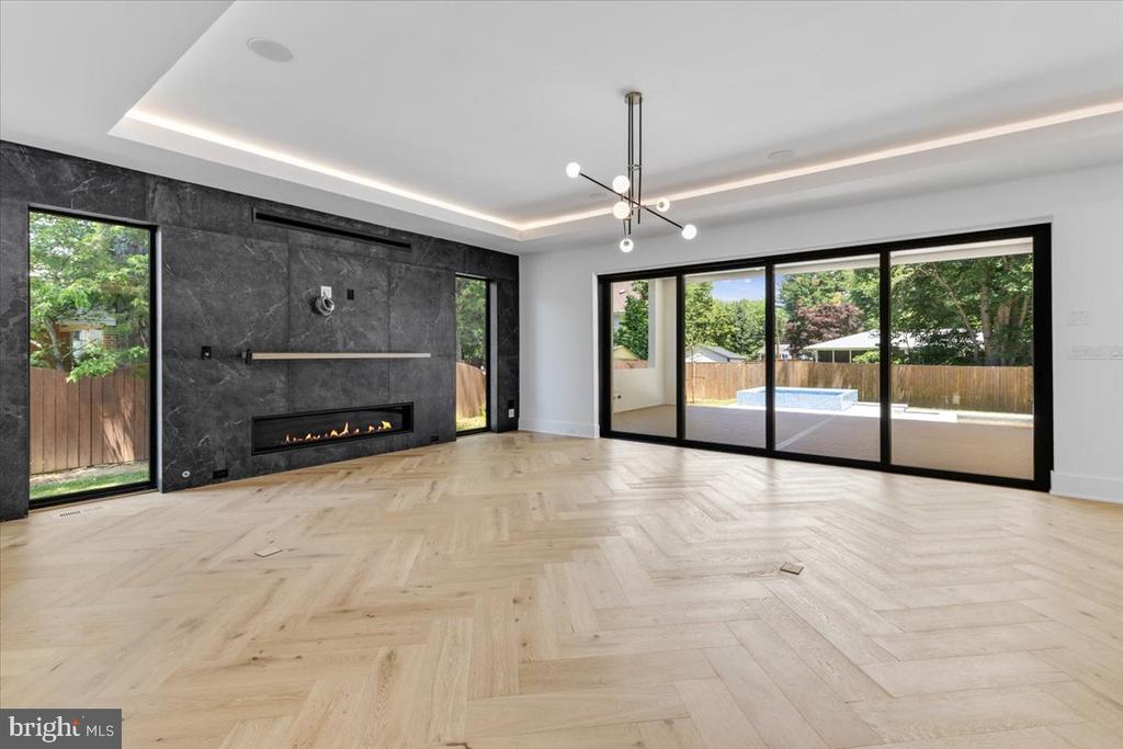 1002 AVERY COURT SW