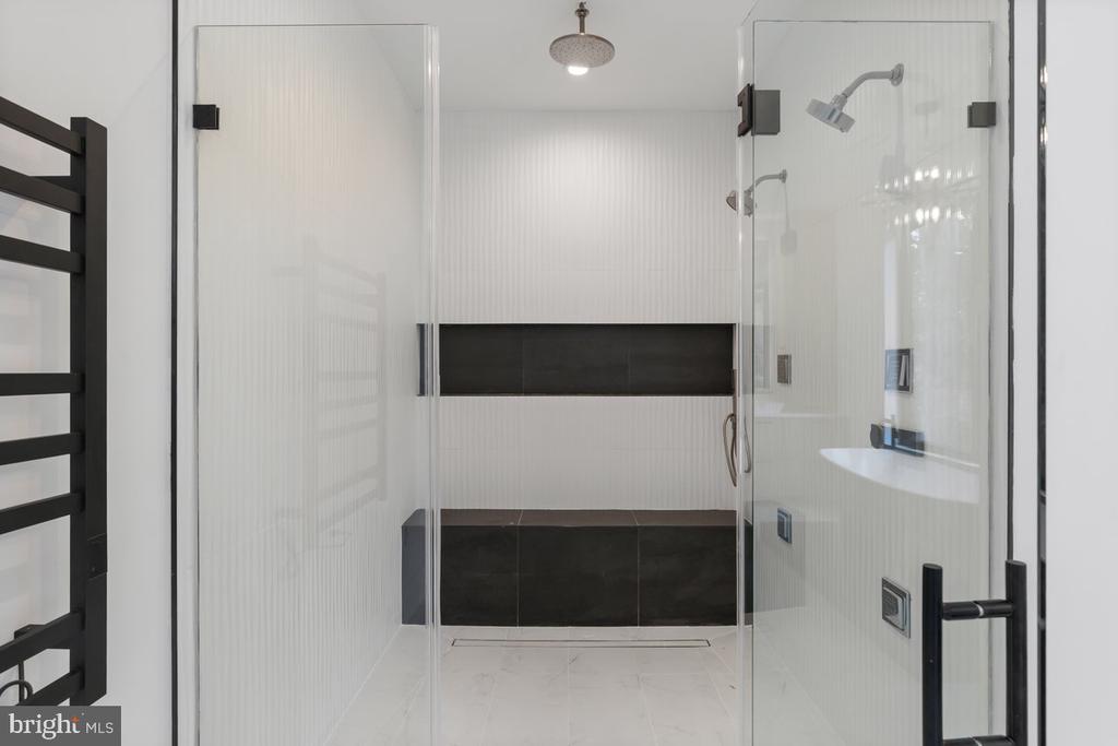1002 AVERY COURT SW