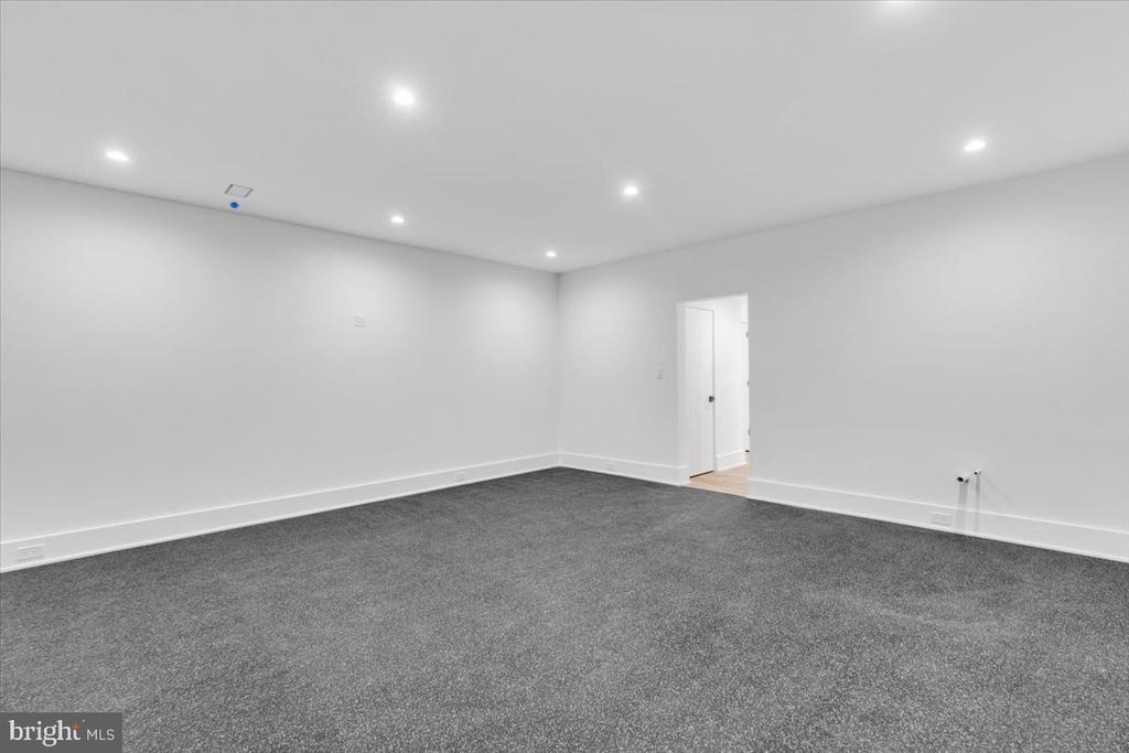 1002 AVERY COURT SW
