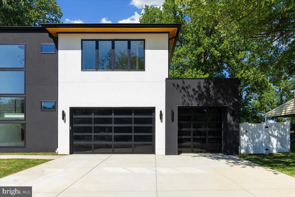 1002 AVERY COURT SW