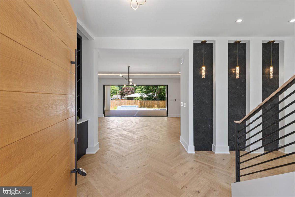 1002 AVERY COURT SW