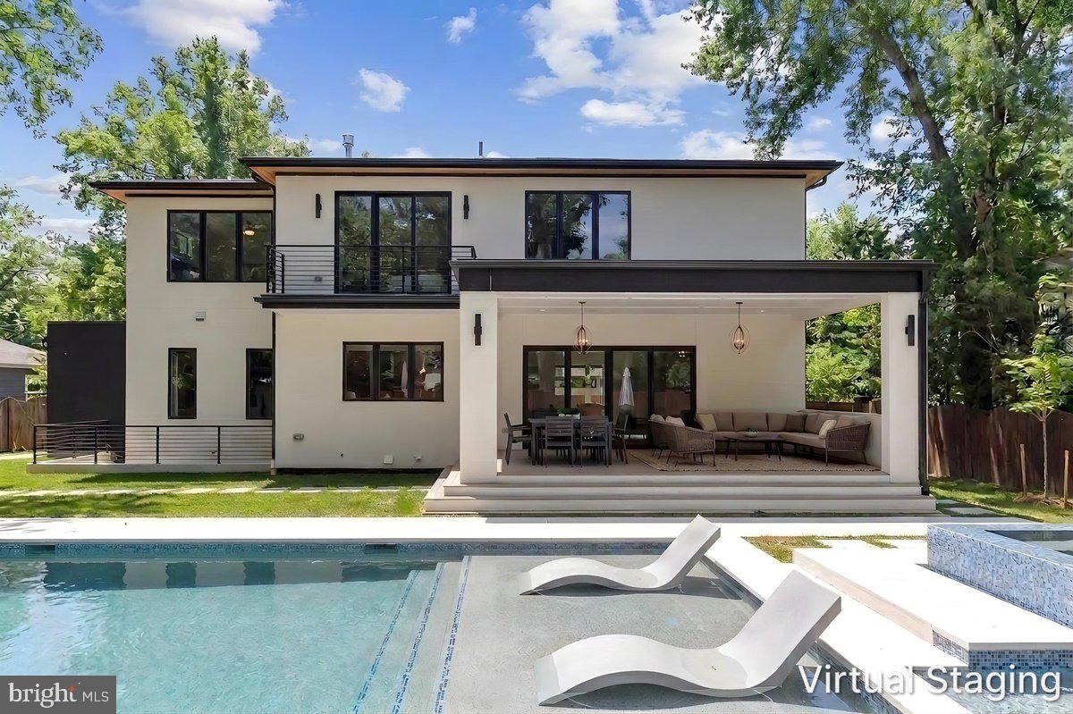 1002 AVERY COURT SW