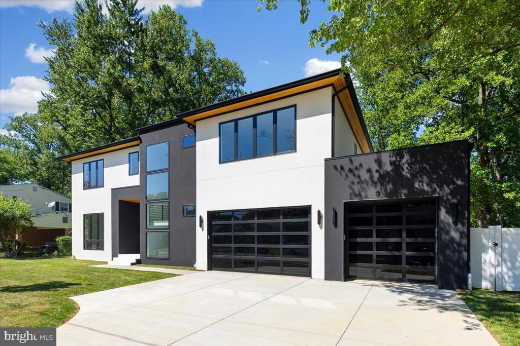 1002 AVERY COURT SW