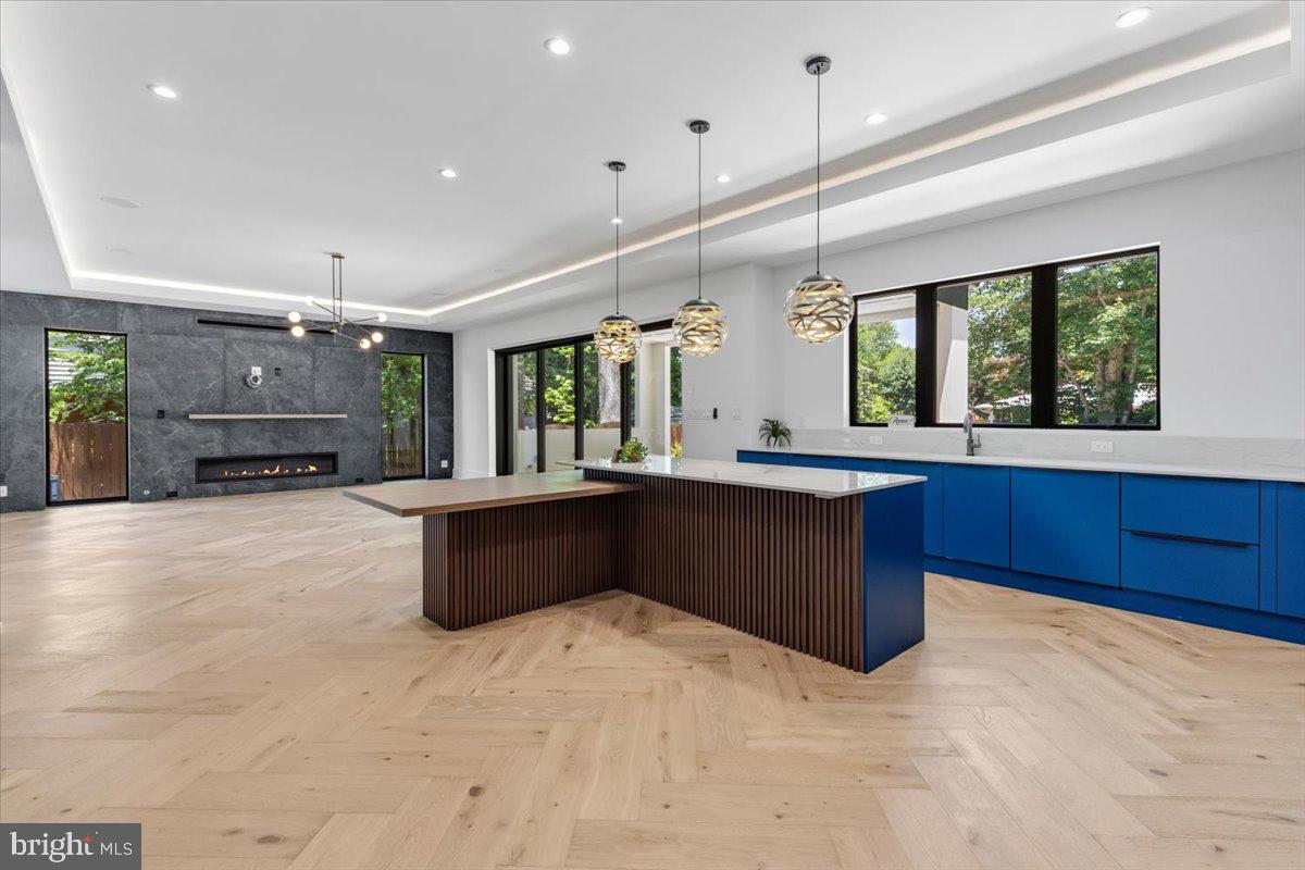 1002 AVERY COURT SW
