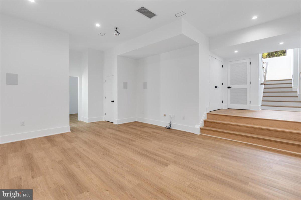 1002 AVERY COURT SW