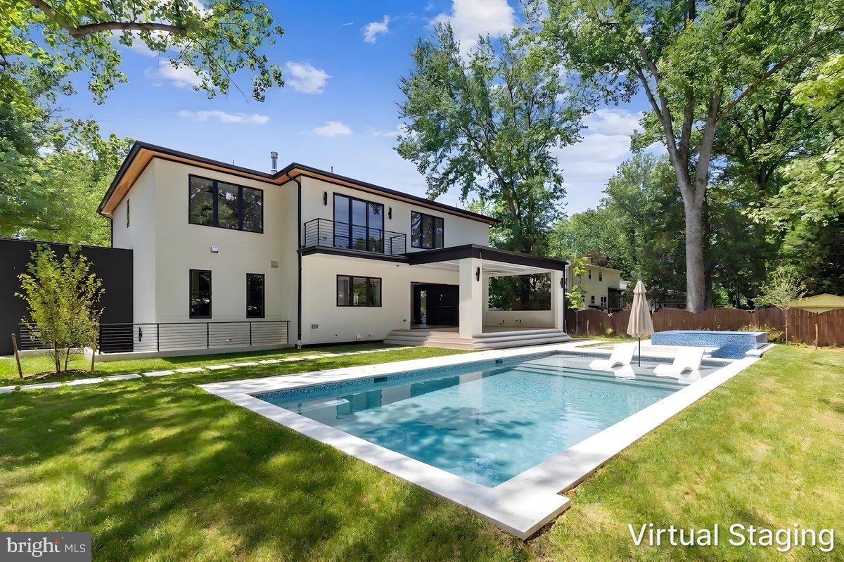 1002 AVERY COURT SW