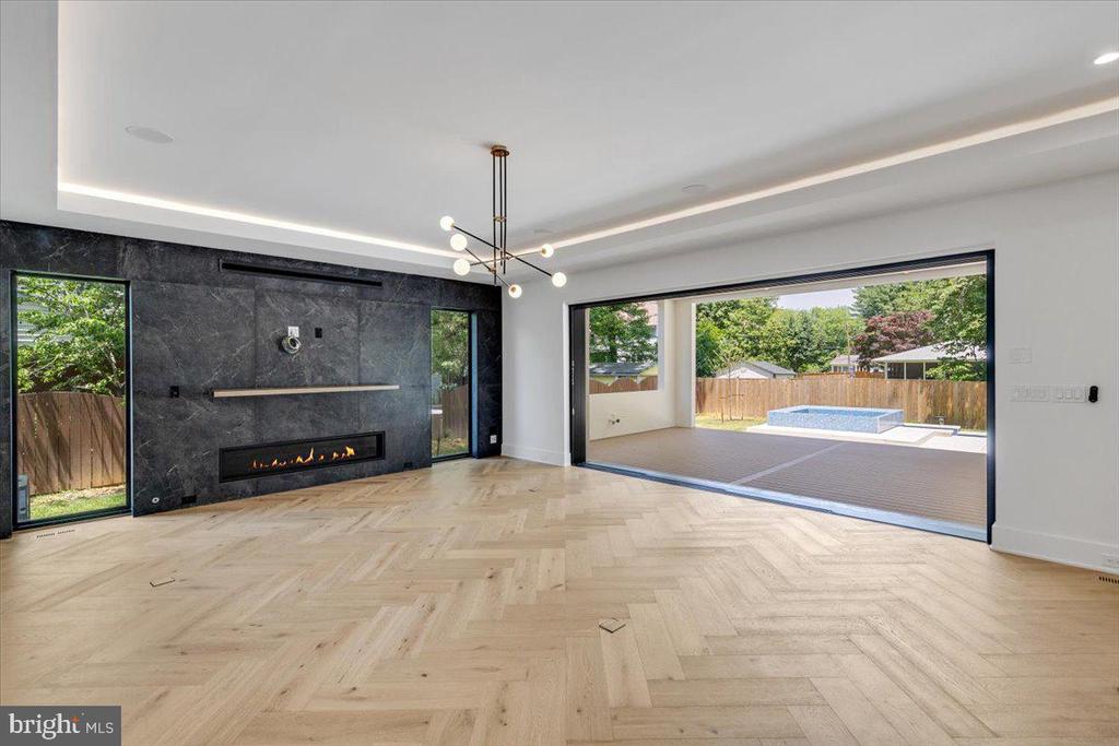 1002 AVERY COURT SW