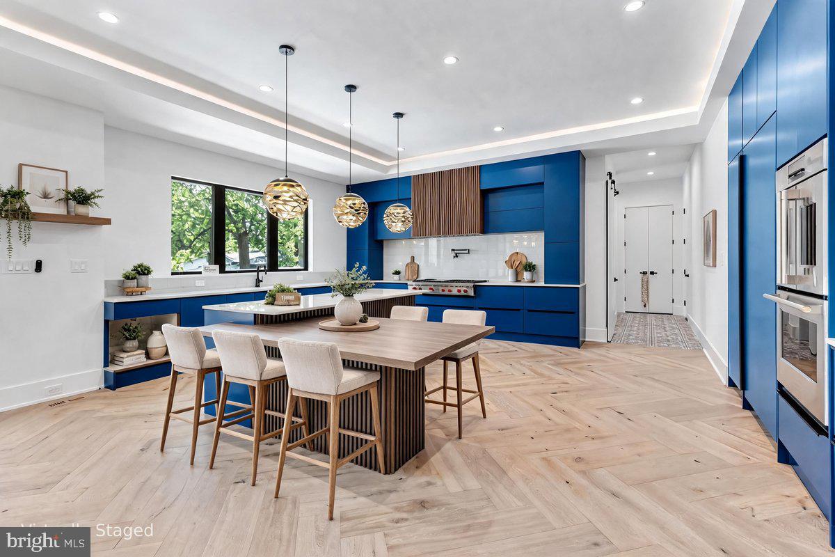 1002 AVERY COURT SW