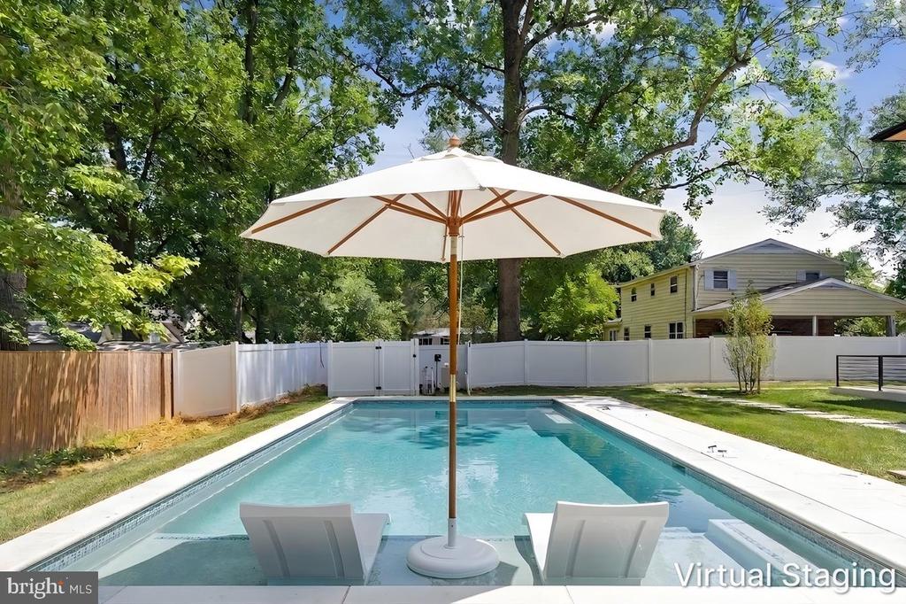 1002 AVERY COURT SW