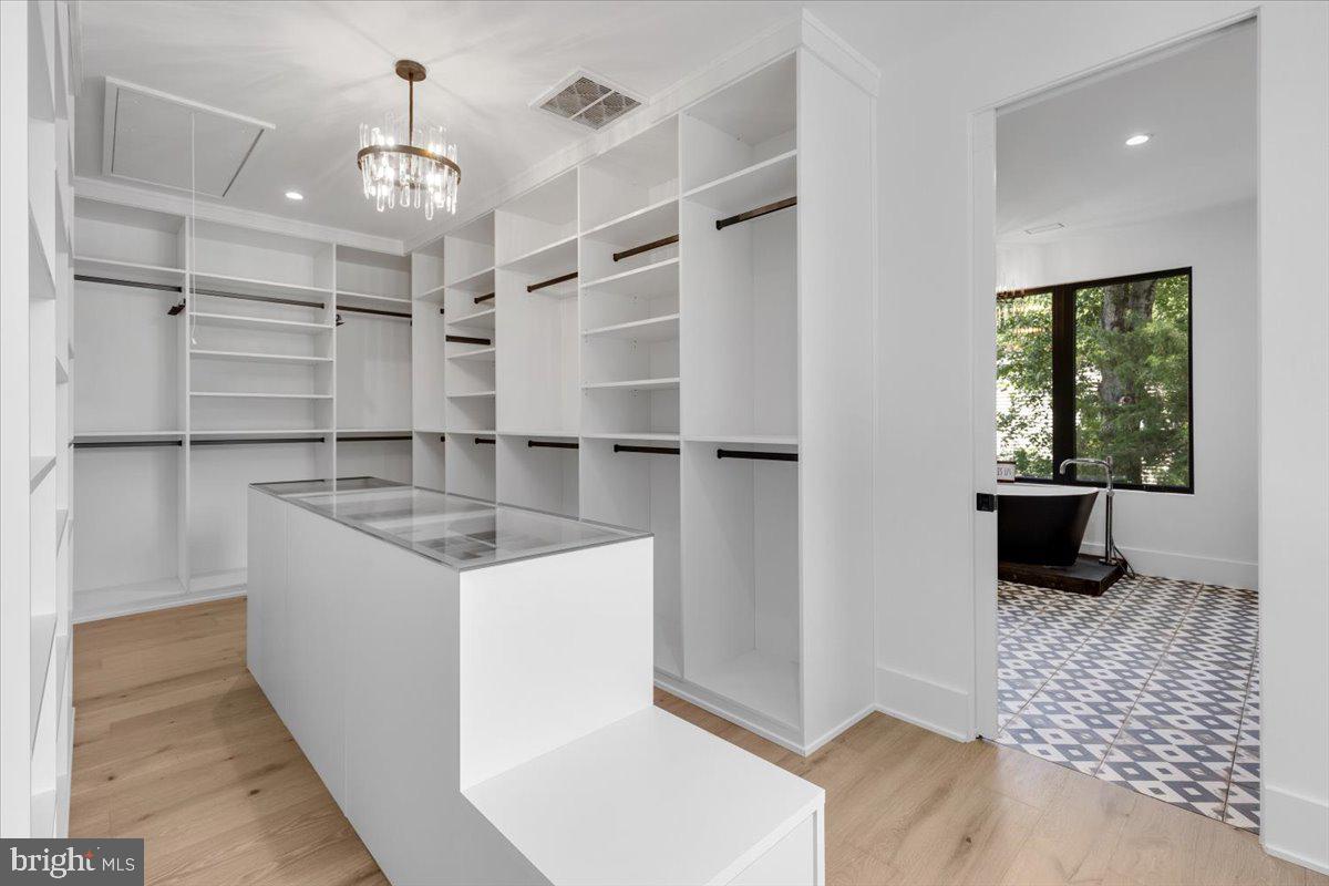 1002 AVERY COURT SW