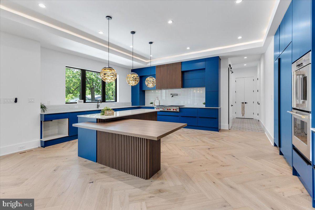 1002 AVERY COURT SW