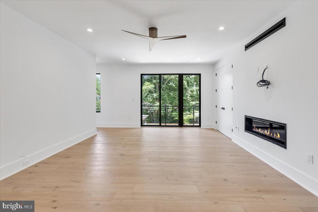 1002 AVERY COURT SW
