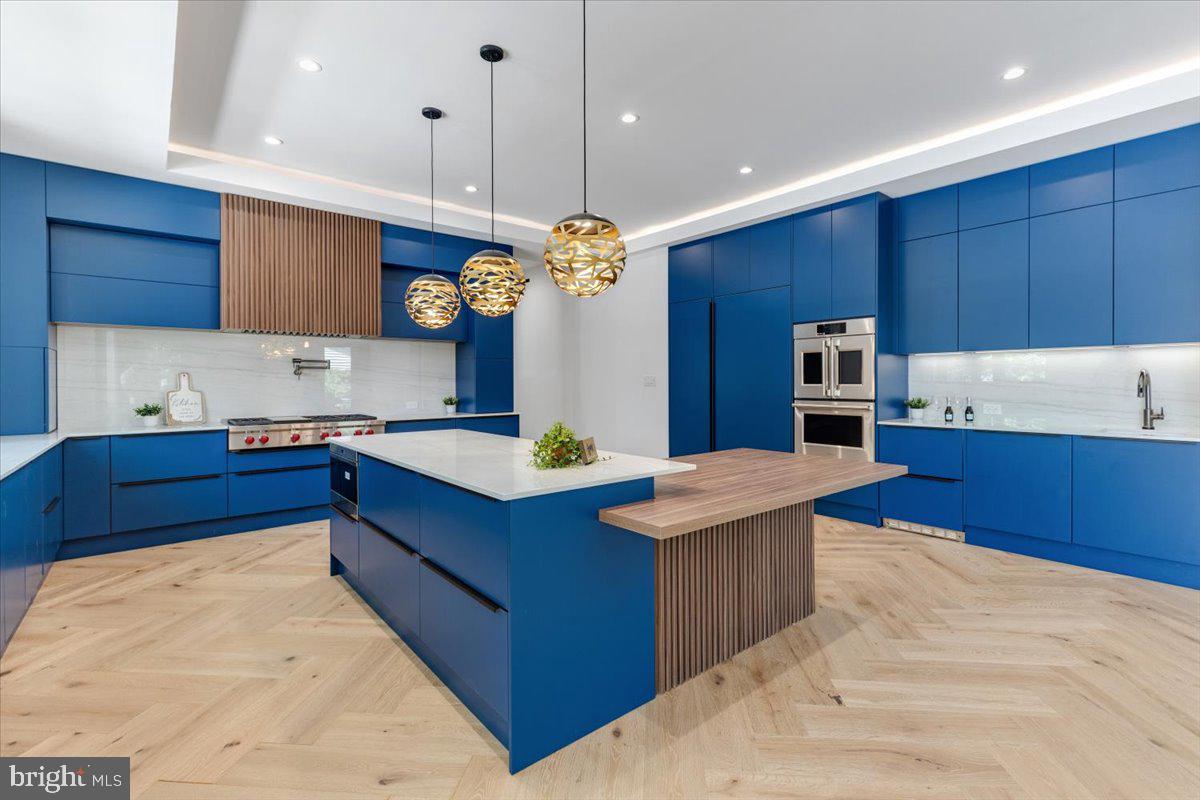 1002 AVERY COURT SW