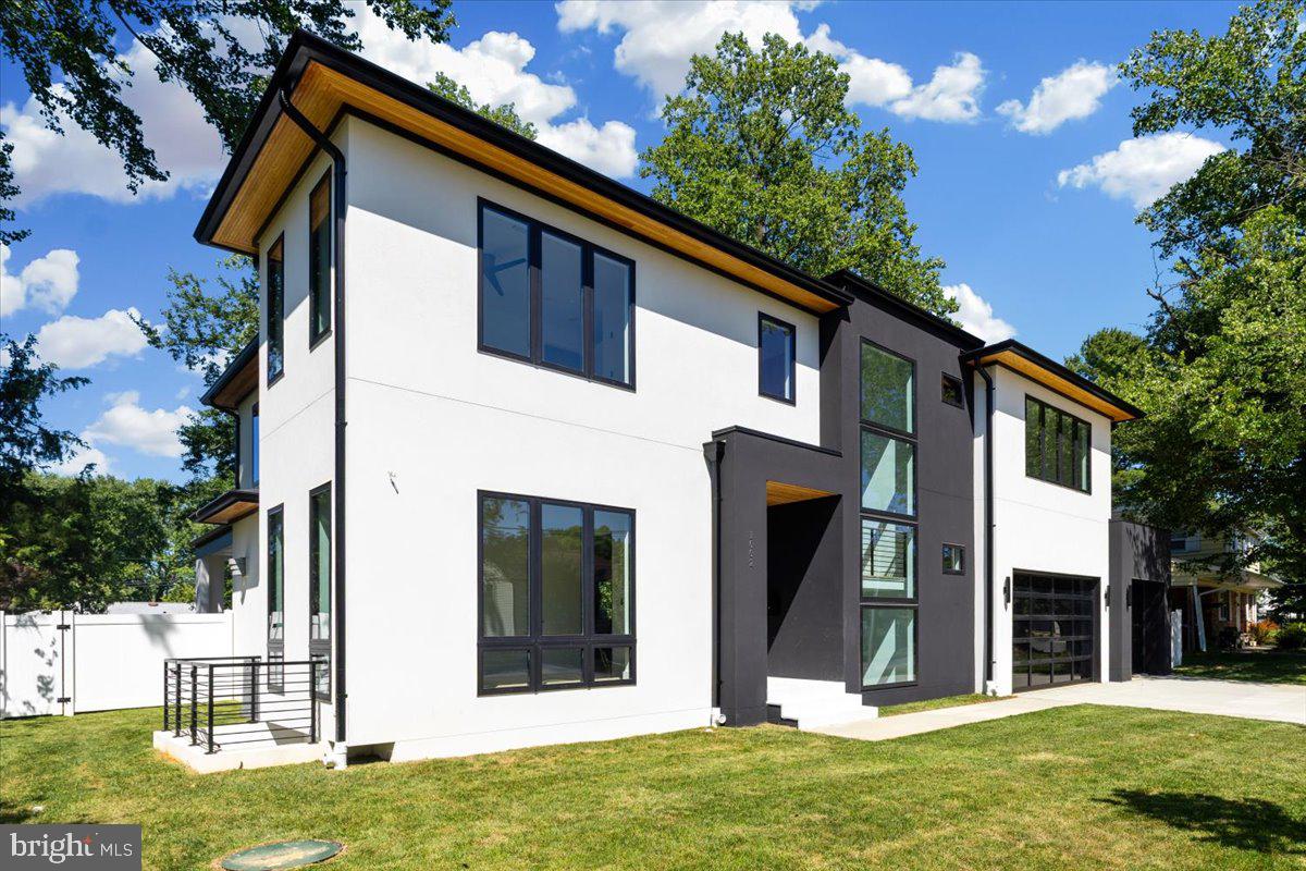 1002 AVERY COURT SW