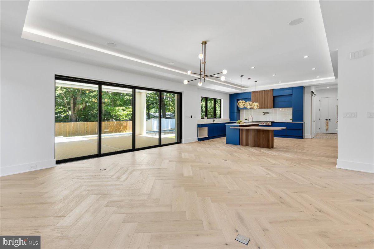 1002 AVERY COURT SW