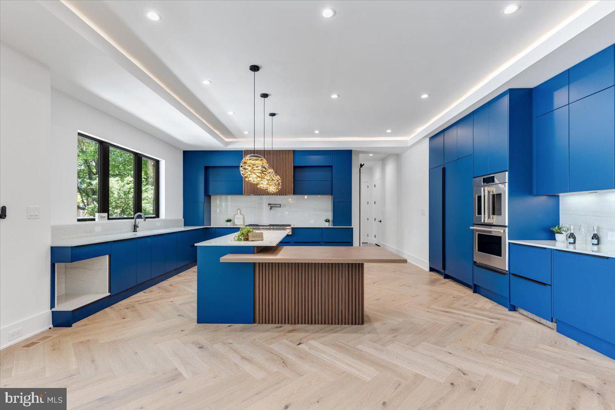 1002 AVERY COURT SW