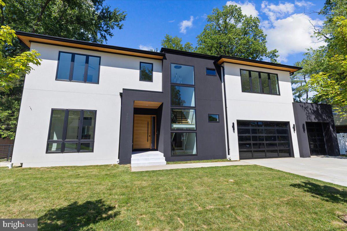 1002 AVERY COURT SW