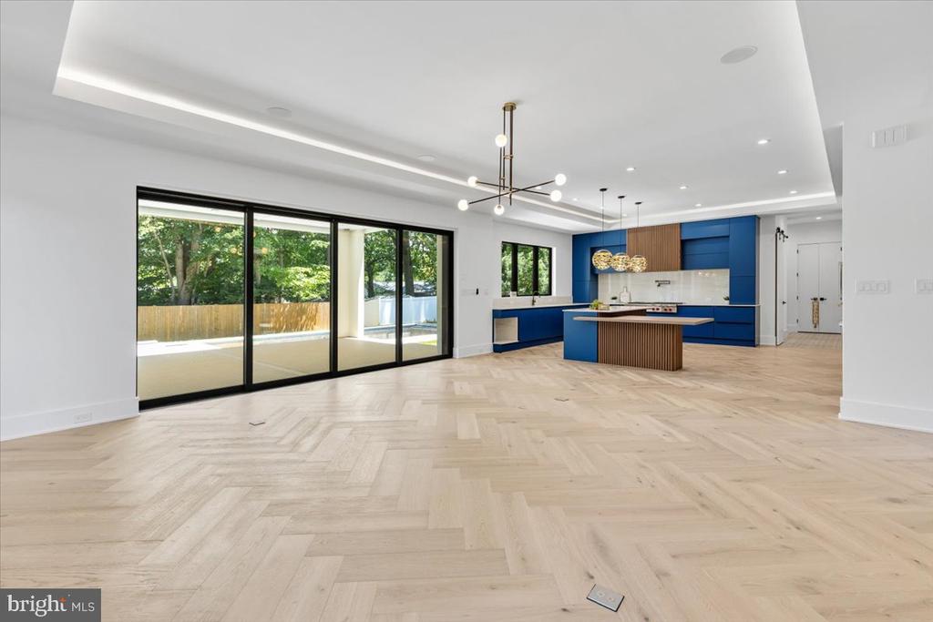 1002 AVERY COURT SW