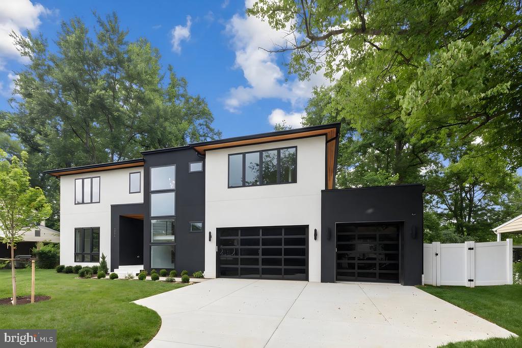1002 AVERY COURT SW