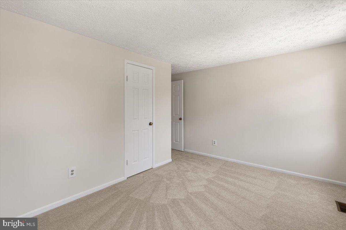 7805 ROUNDABOUT WAY