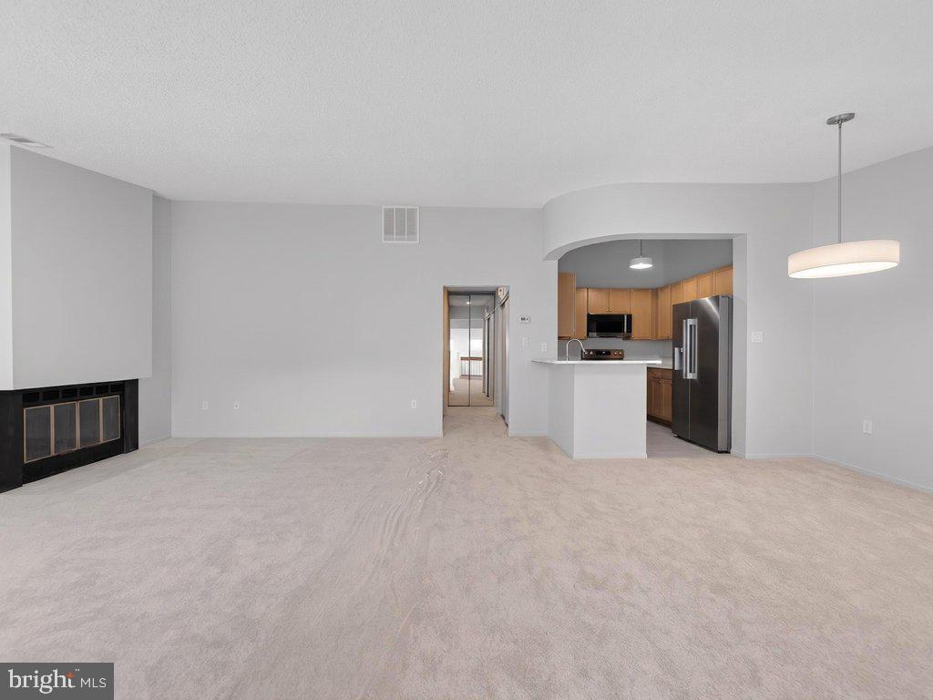 1917 VILLARIDGE DRIVE B