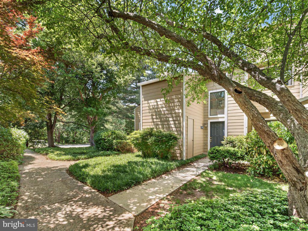 1917 VILLARIDGE DRIVE B