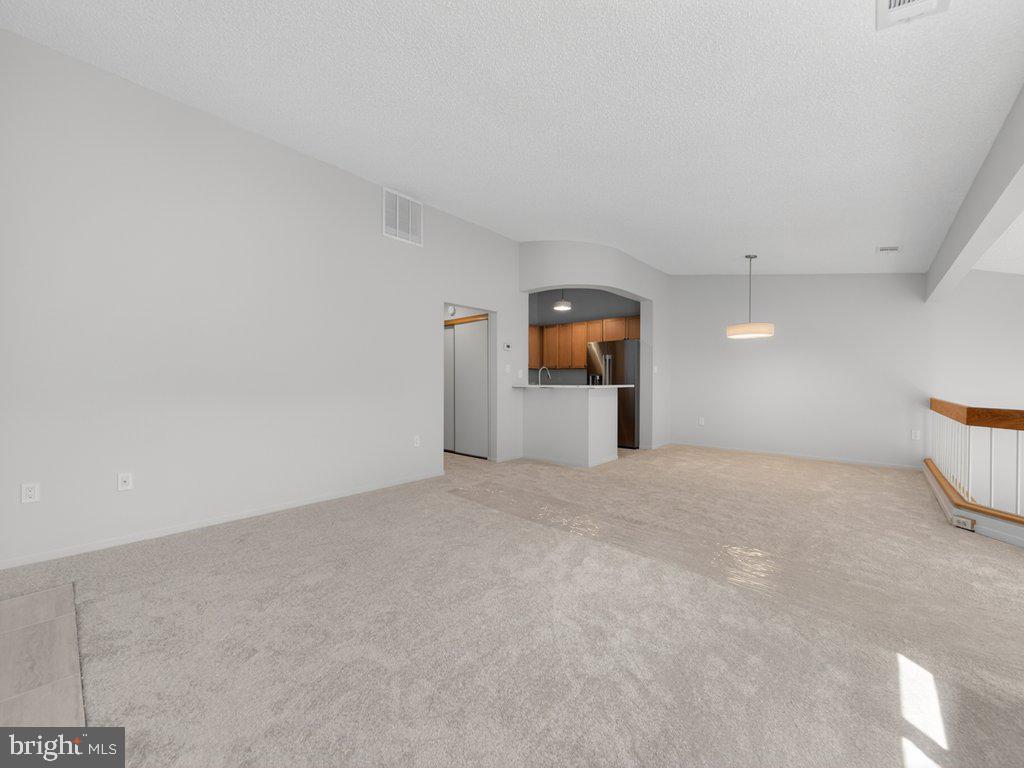 1917 VILLARIDGE DRIVE B
