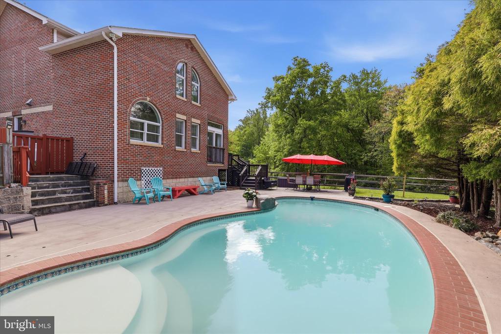 6256 WOODFAIR DRIVE